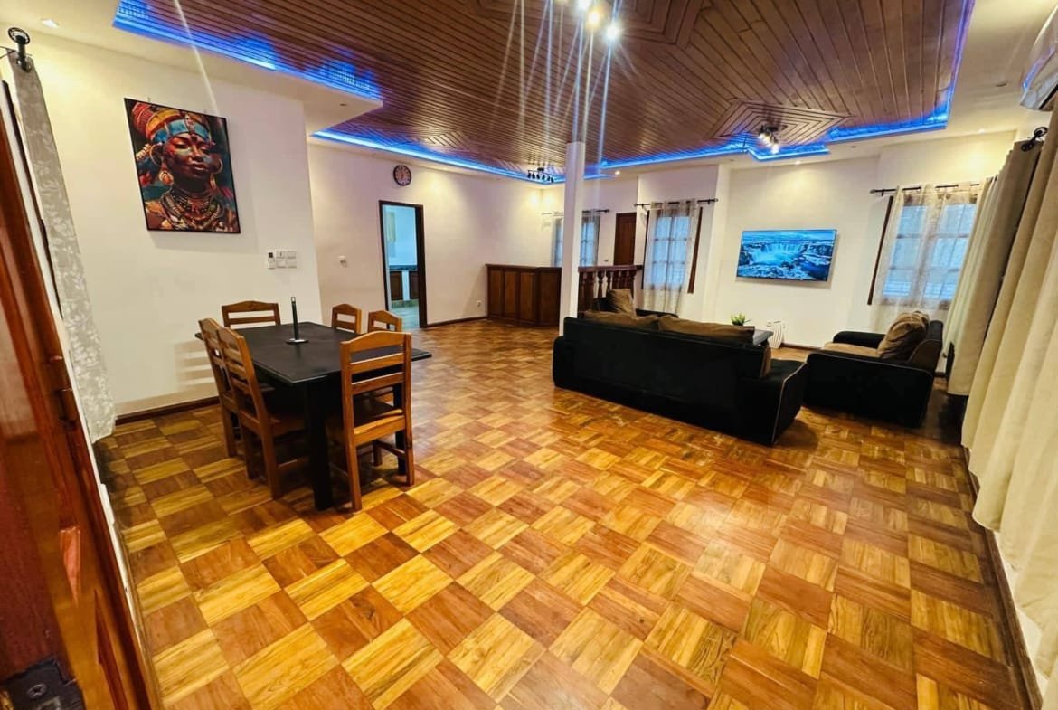 Appartement 4 chambres salon meublés à Fidjrossè plage