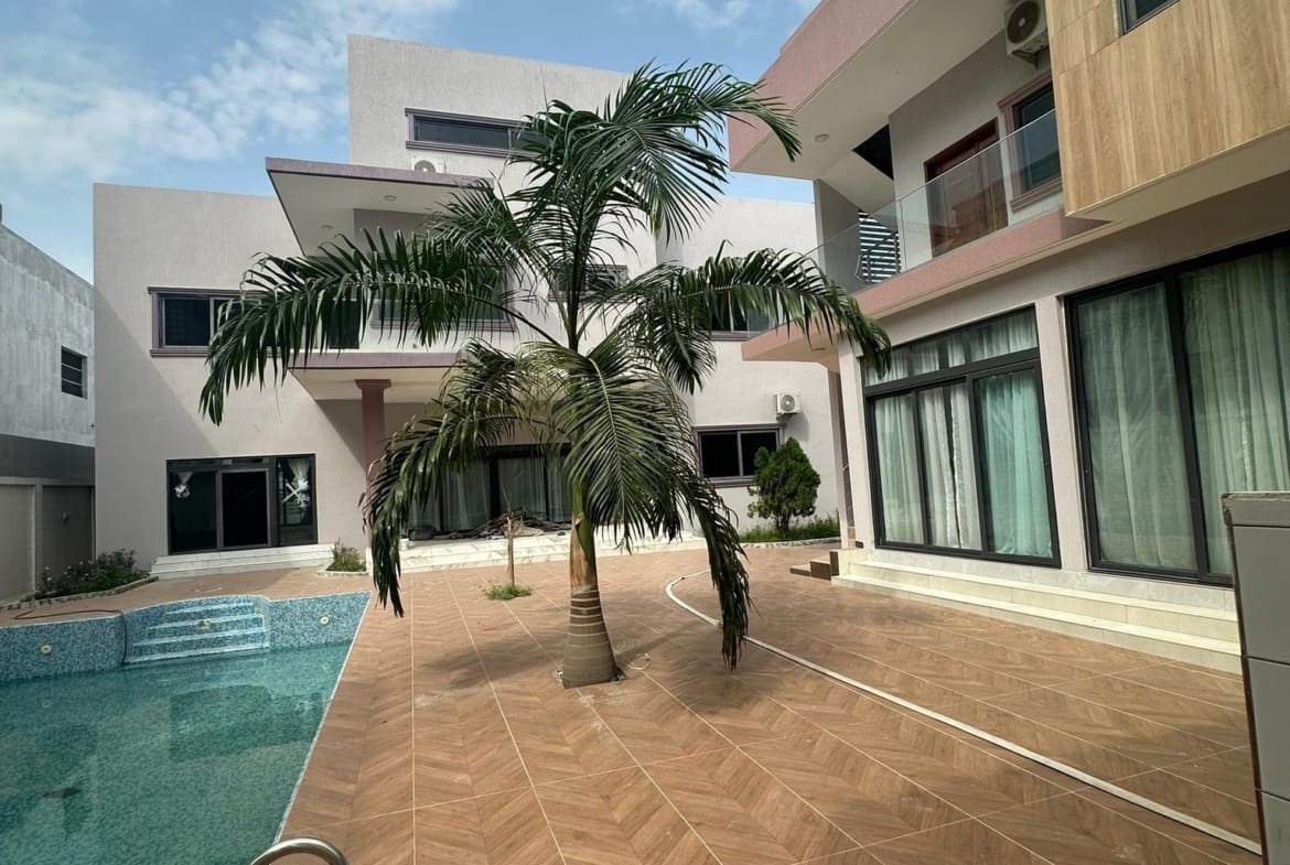 Villa luxueuse avec piscine à louer à Akpakpa Le Bélier Cotonou - BENIN-IMMO