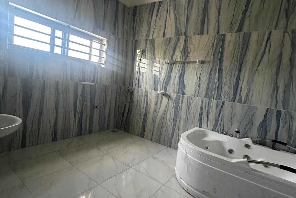 Villa luxueuse avec piscine à louer à Akpakpa Le Bélier Cotonou - BENIN-IMMO