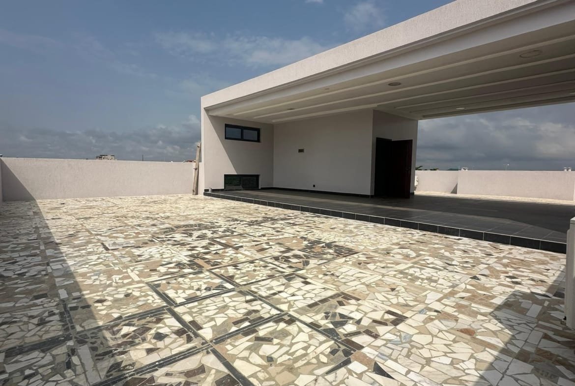 Villa luxueuse avec piscine à louer à Akpakpa Le Bélier Cotonou - BENIN-IMMO