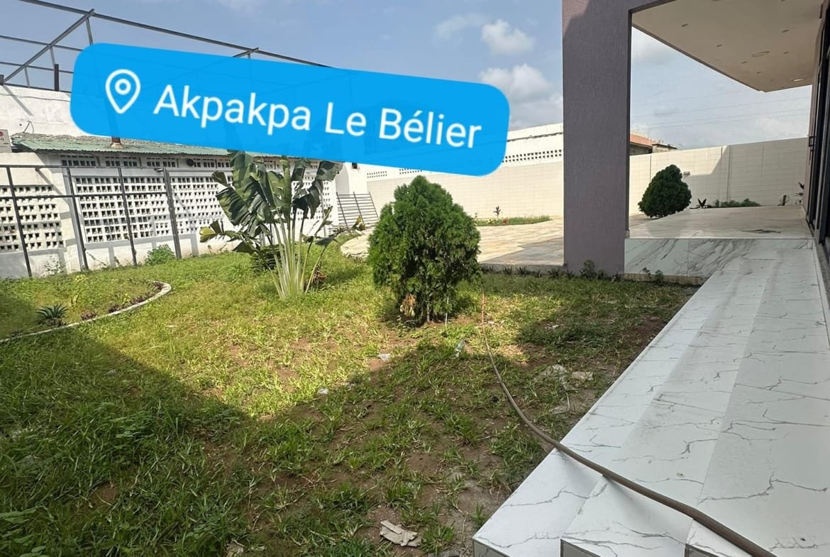 Villa luxueuse avec piscine à louer à Akpakpa Le Bélier Cotonou - BENIN-IMMO