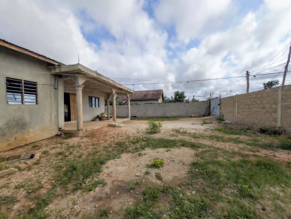 Maison inachevée à vendre à Pahou Ahozon