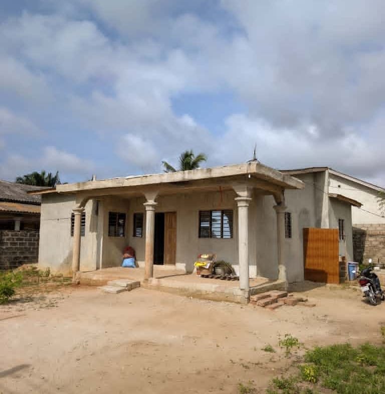 Maison inachevée à vendre à Pahou Ahozon - BENIN-IMMO