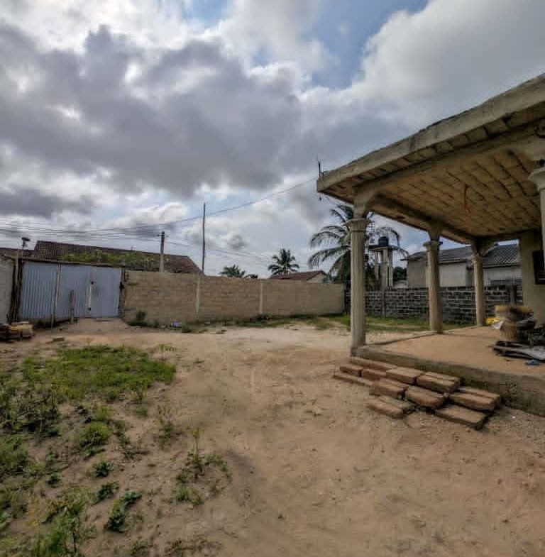 Maison inachevée à vendre à Pahou Ahozon - BENIN-IMMO