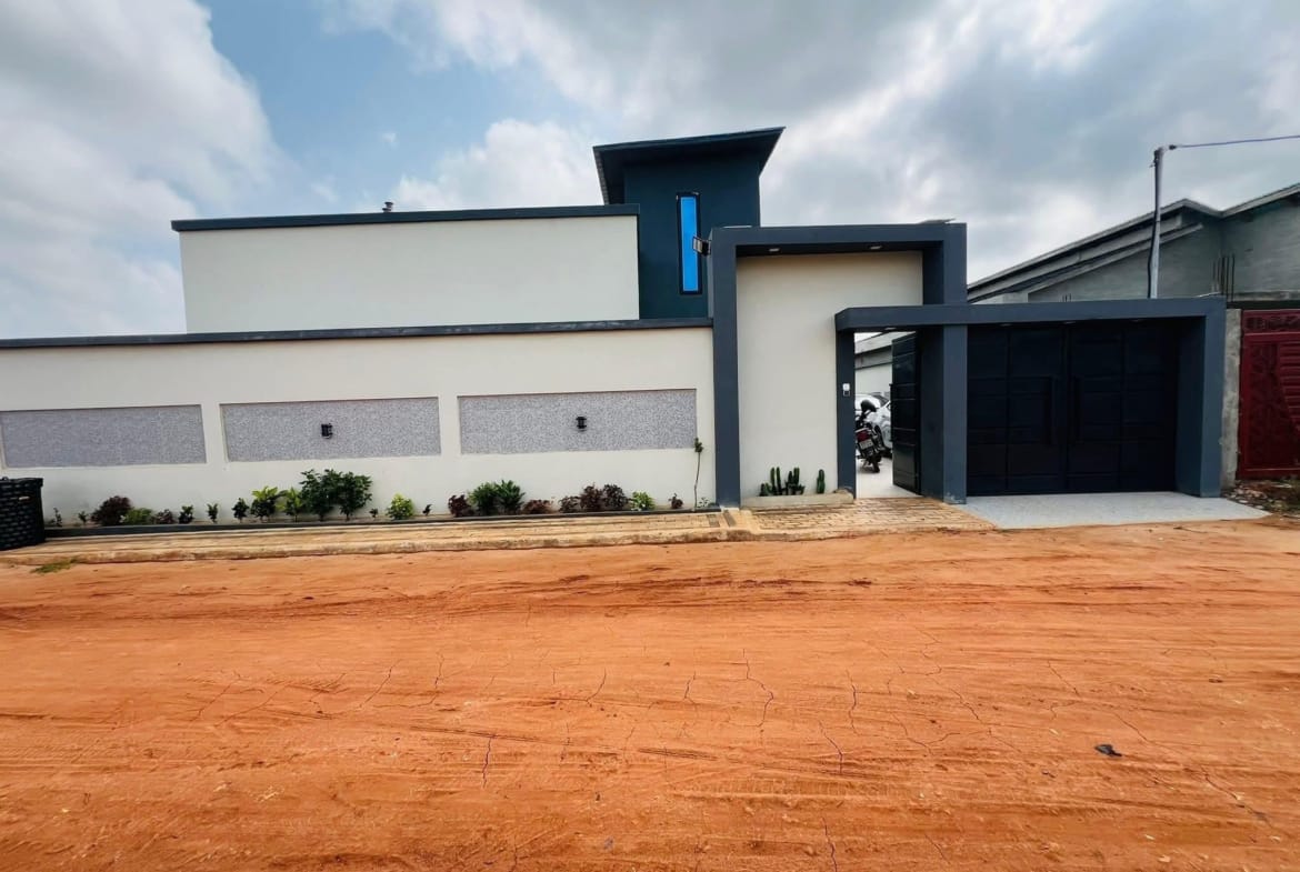 Villa moderne de 3 chambres à vendre à Calavi Zoundja - BENIN-IMMO