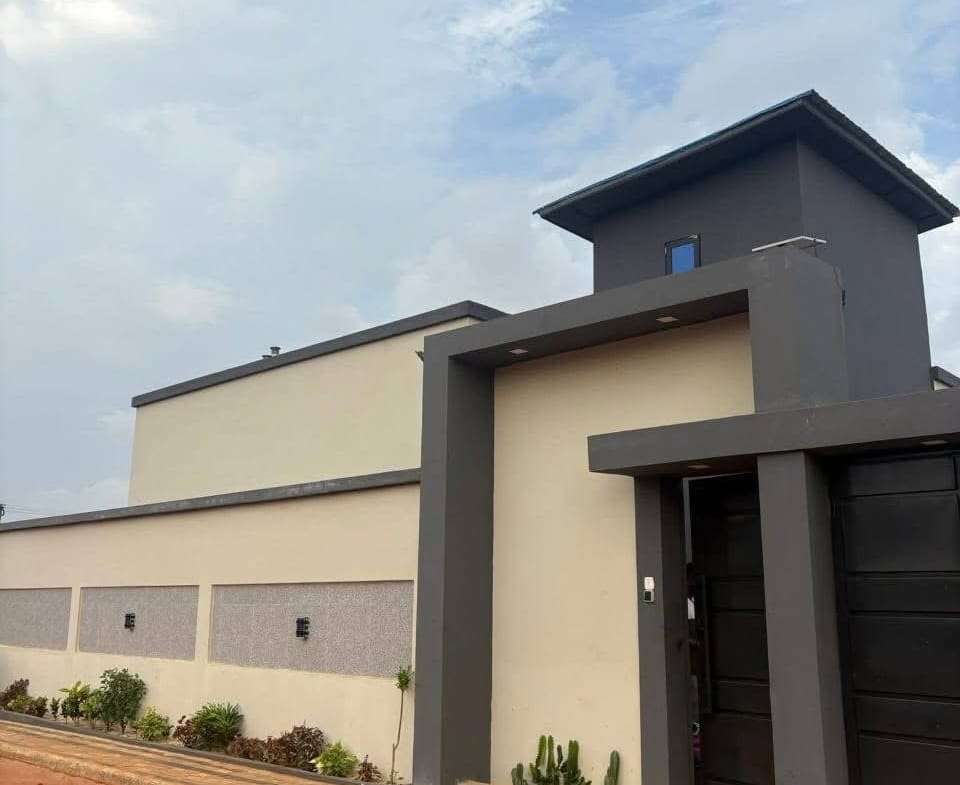 Villa moderne de 3 chambres à vendre à Calavi Zoundja - BENIN-IMMO