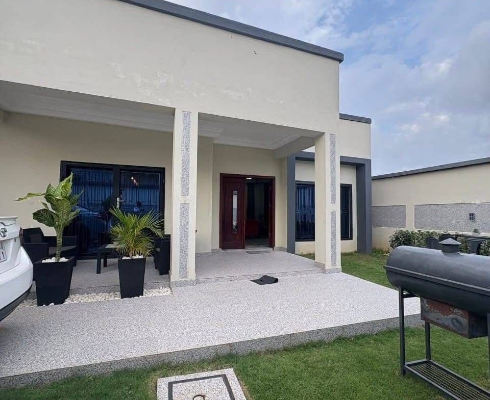 Villa moderne de 3 chambres à vendre à Calavi Zoundja - BENIN-IMMO