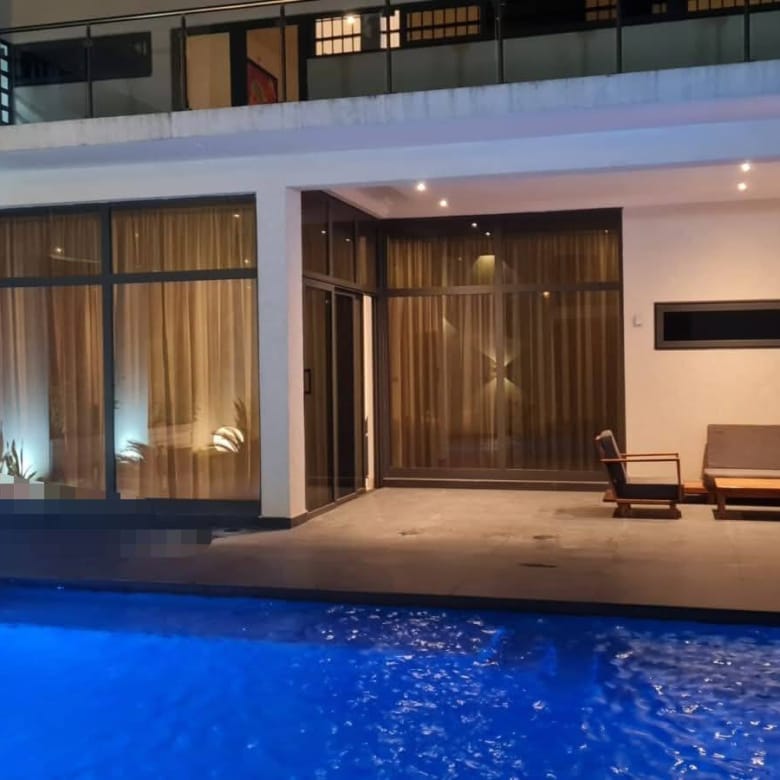 Villa meublée avec piscine à louer à Fidjrossè Plage Cotonou - BENIN-IMMO