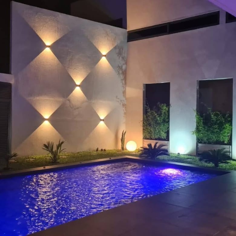 Villa meublée avec piscine à louer à Fidjrossè Plage Cotonou - BENIN-IMMO