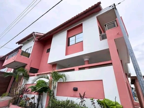 Duplex R+1 de 3 chambres à vendre à Cotonou Vêdoko avec Titre Foncier