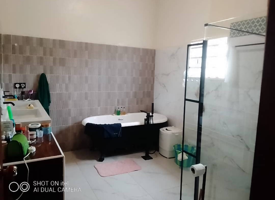 Villa meublée 6 chambres à Fidjrossè Plage - BENIN-IMMO