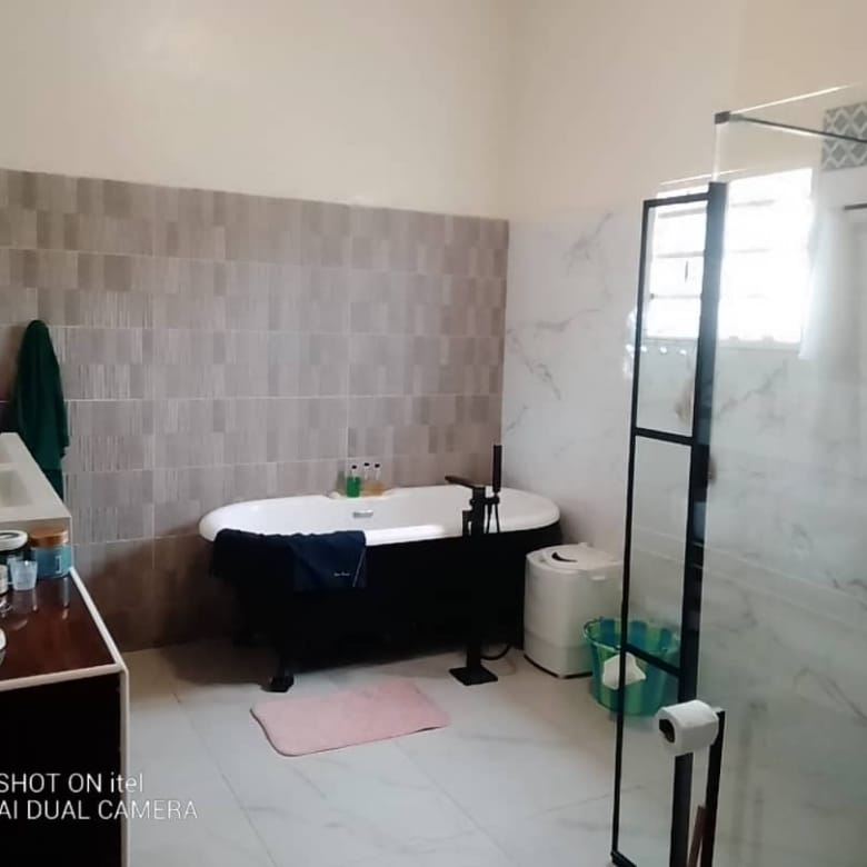Villa meublée 6 chambres à Fidjrossè Plage - BENIN-IMMO