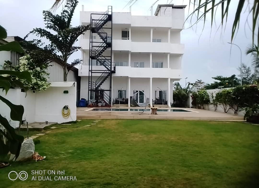 Villa meublée 6 chambres à Fidjrossè Plage - BENIN-IMMO