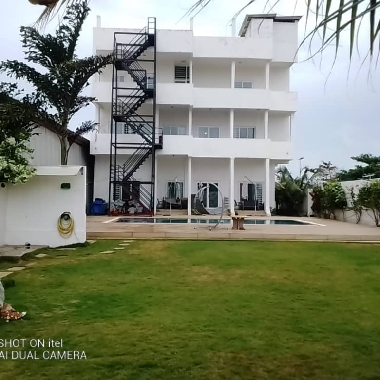 Villa meublée 6 chambres à Fidjrossè Plage - BENIN-IMMO