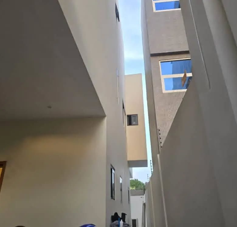 Villa triplex moderne à vendre à Fidjrossè Plage Cotonou - BENIN-IMMO