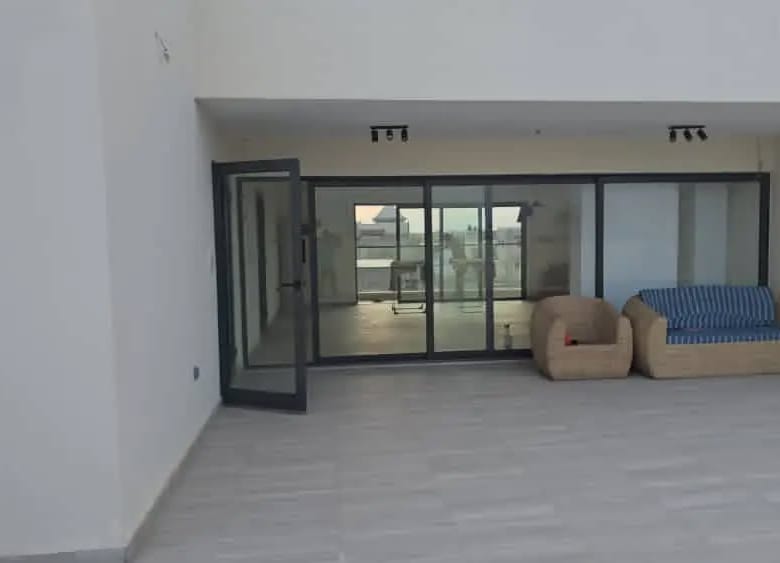 Villa triplex moderne à vendre à Fidjrossè Plage Cotonou - BENIN-IMMO