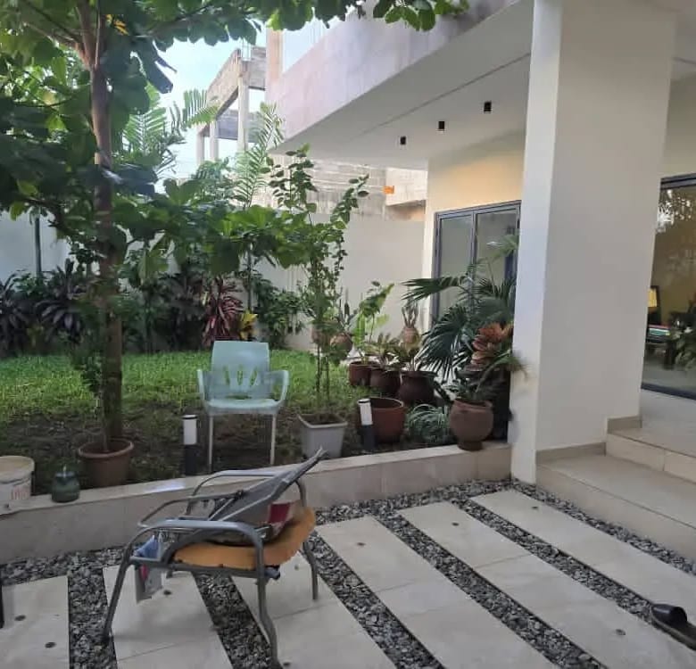 Villa triplex moderne à vendre à Fidjrossè Plage Cotonou - BENIN-IMMO