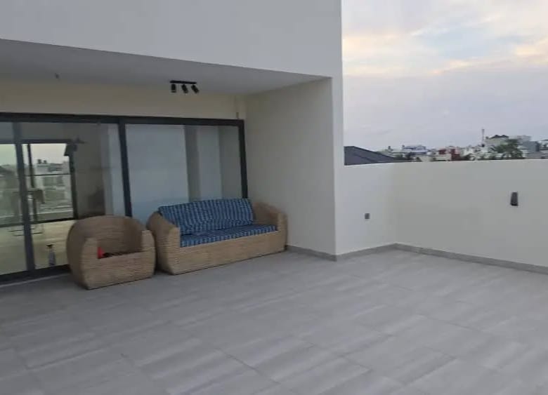 Villa triplex moderne à vendre à Fidjrossè Plage Cotonou - BENIN-IMMO