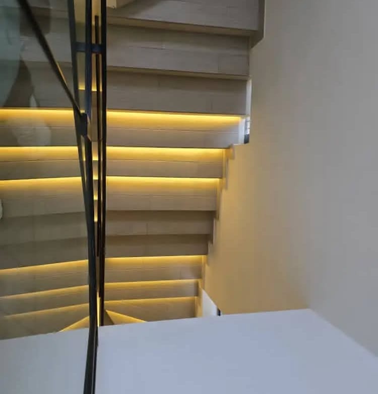 Villa triplex moderne à vendre à Fidjrossè Plage Cotonou - BENIN-IMMO