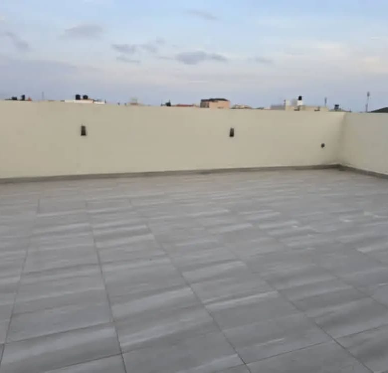 Villa triplex moderne à vendre à Fidjrossè Plage Cotonou - BENIN-IMMO