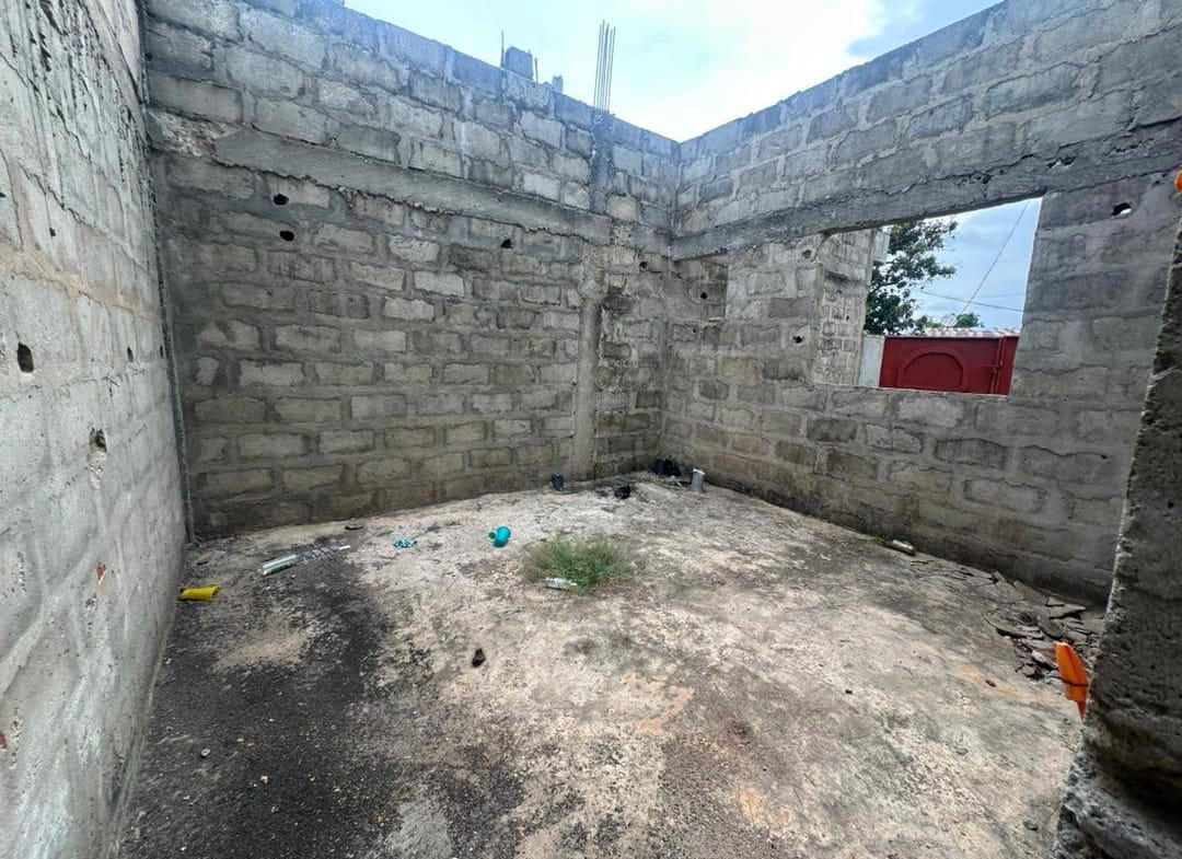 Maison inachevée à vendre à Calavi Womey - BENIN-IMMO