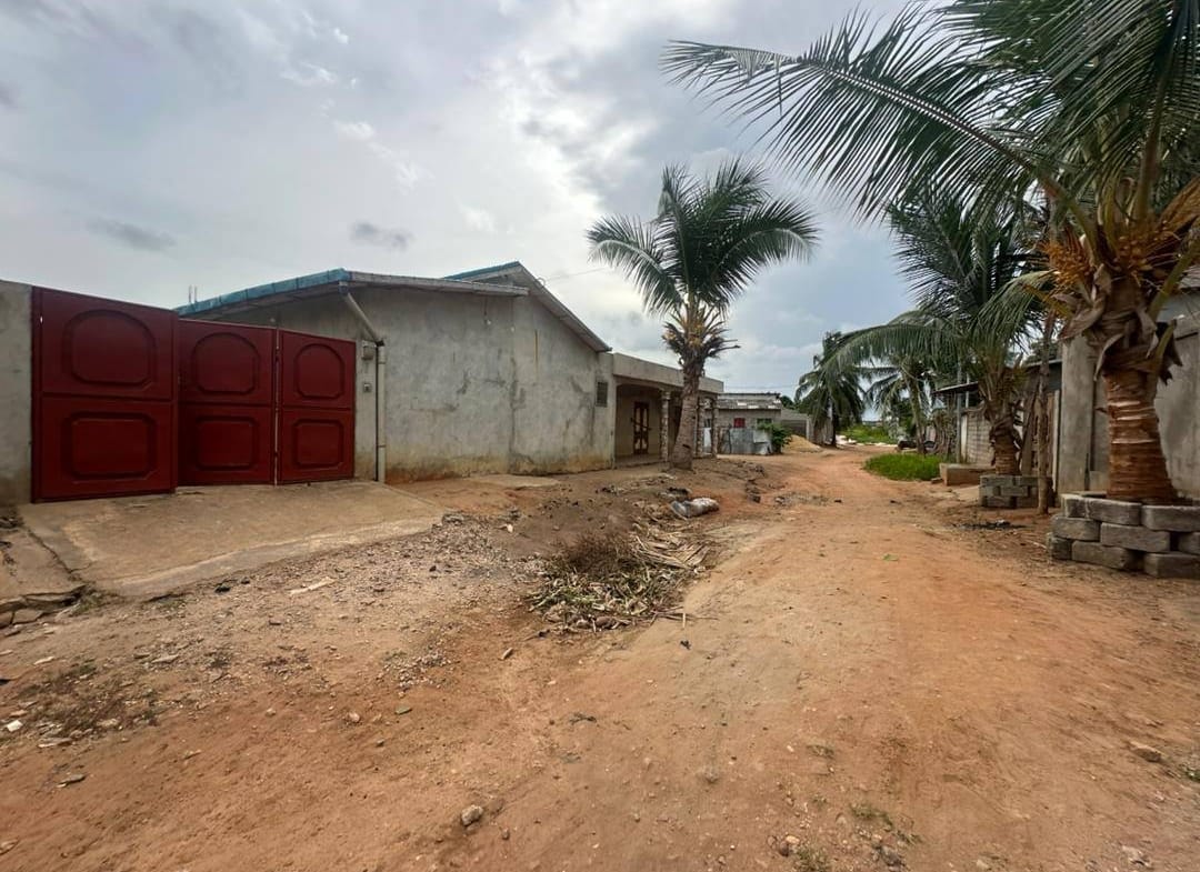 Maison inachevée à vendre à Calavi Womey - BENIN-IMMO