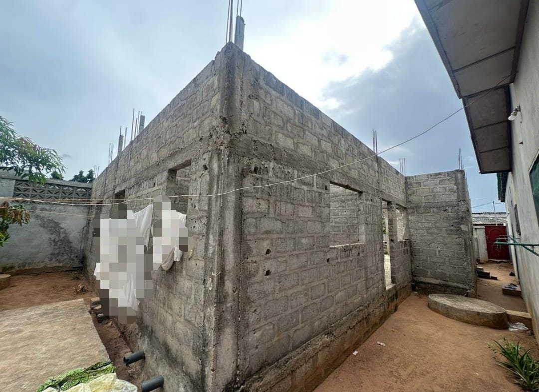 Maison inachevée à vendre à Calavi Womey - BENIN-IMMO
