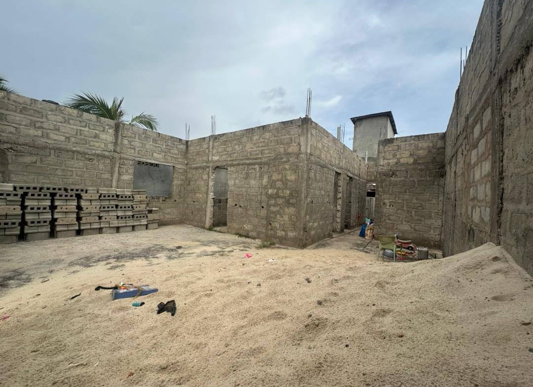 Maison inachevée à vendre à Calavi Womey - BENIN-IMMO