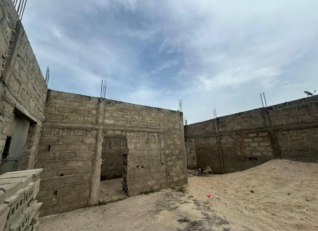 Maison inachevée à vendre à Calavi Womey - BENIN-IMMO