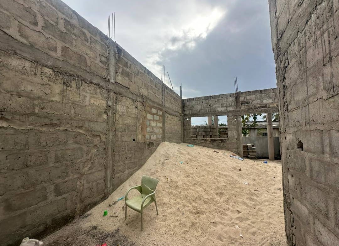 Maison inachevée à vendre à Calavi Womey - BENIN-IMMO