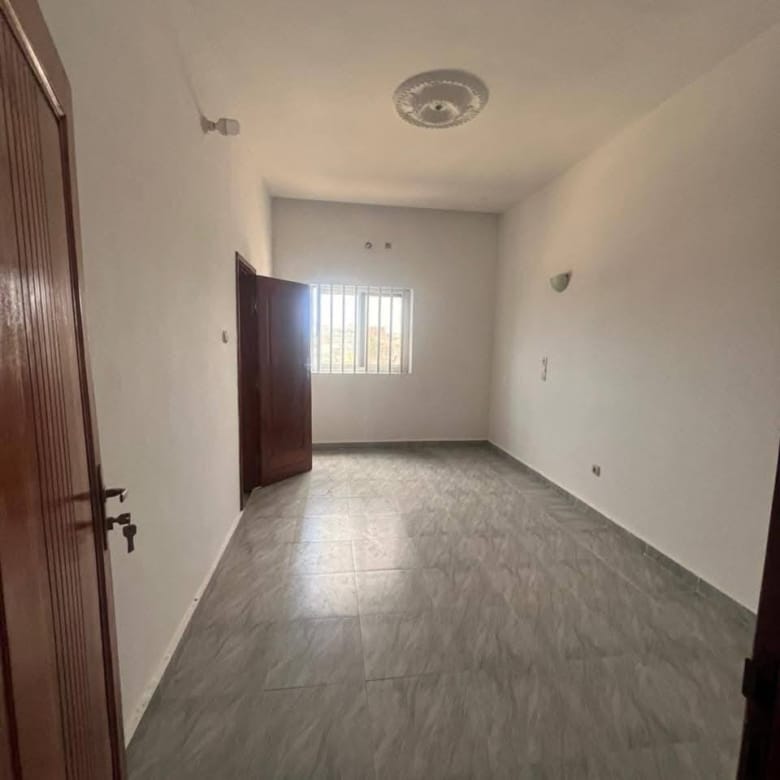 Appartement 3 chambres à louer à Fidjrossè Akogbato 10