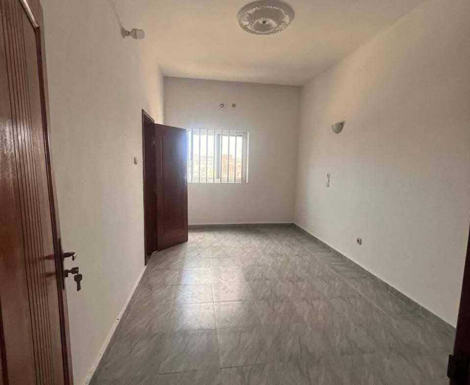 Appartement 3 chambres à louer à Fidjrossè Akogbato 10