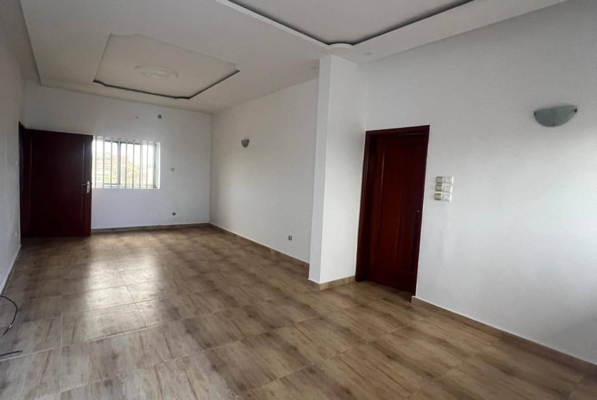 Appartement 3 chambres à louer à Fidjrossè Akogbato 3