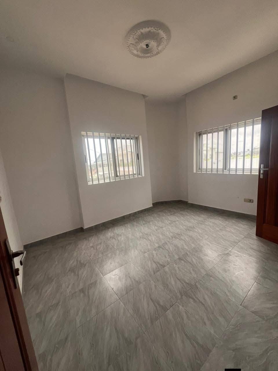 Appartement 3 chambres à louer à Fidjrossè Akogbato 6