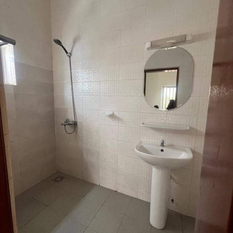 Appartement 3 chambres à louer à Fidjrossè Akogbato 9