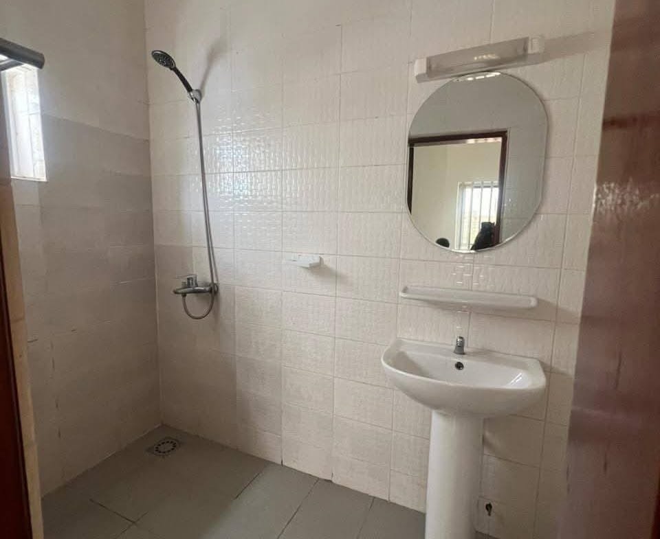 Appartement 3 chambres à louer à Fidjrossè Akogbato 9