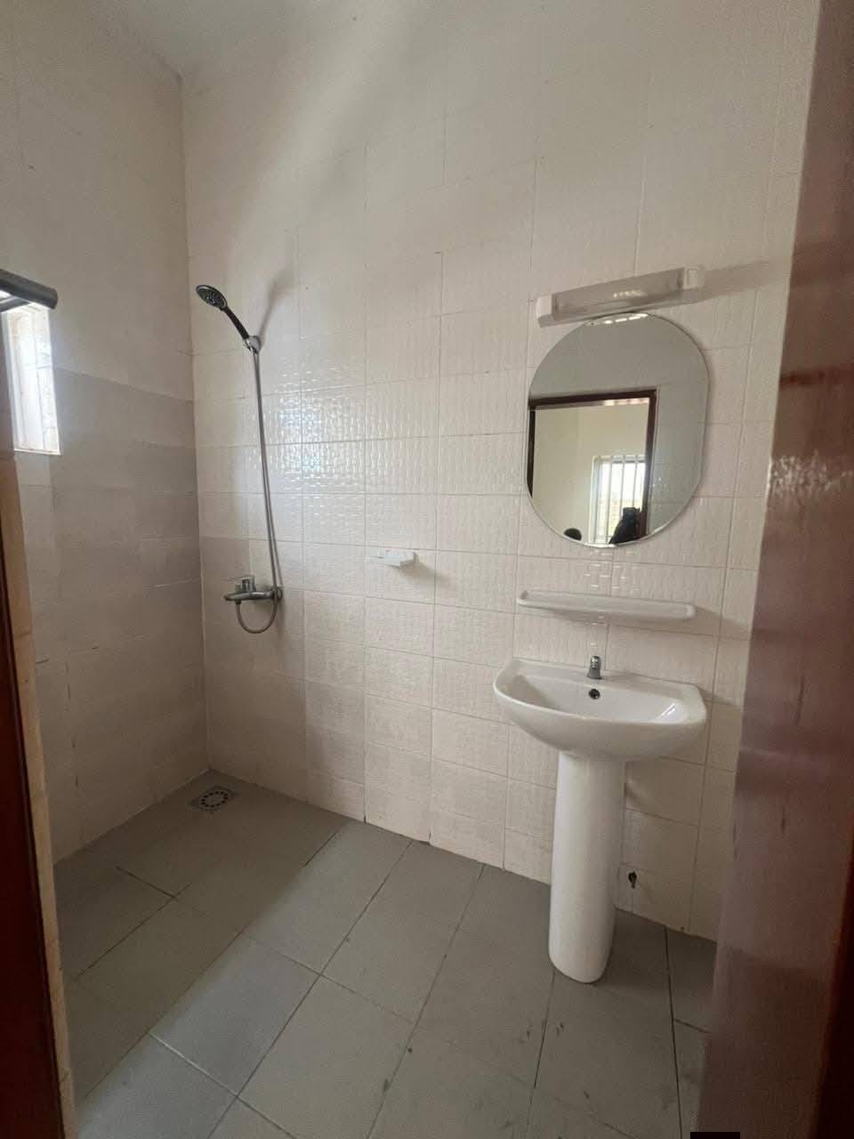 Appartement 3 chambres à louer à Fidjrossè Akogbato 9