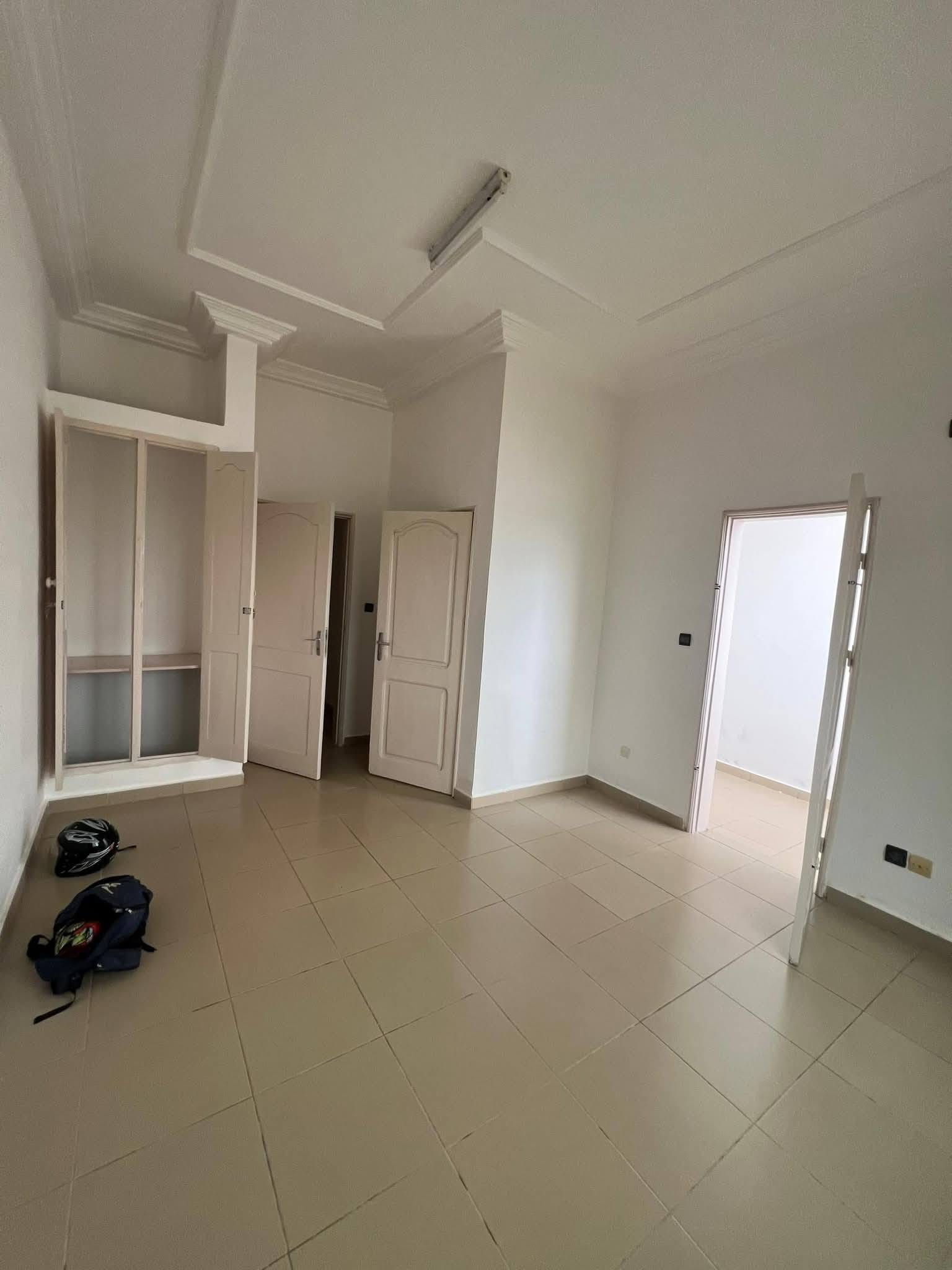 Appartement 3 chambres avec vue mer à Fidjrossè Plage 3