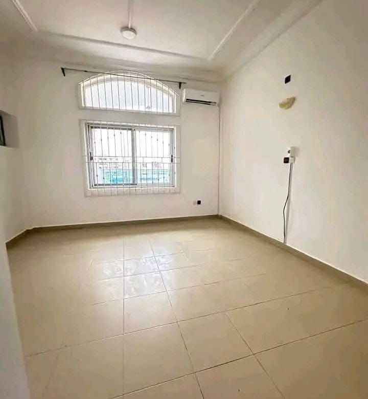 Appartement 3 chambres avec vue mer à Fidjrossè Plage 6