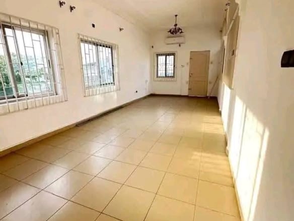Appartement 3 chambres avec vue mer à Fidjrossè Plage 9