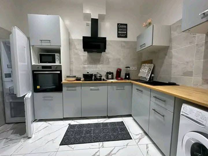 Appartement de luxe avec piscine et vue mer à Fidjrossè 3