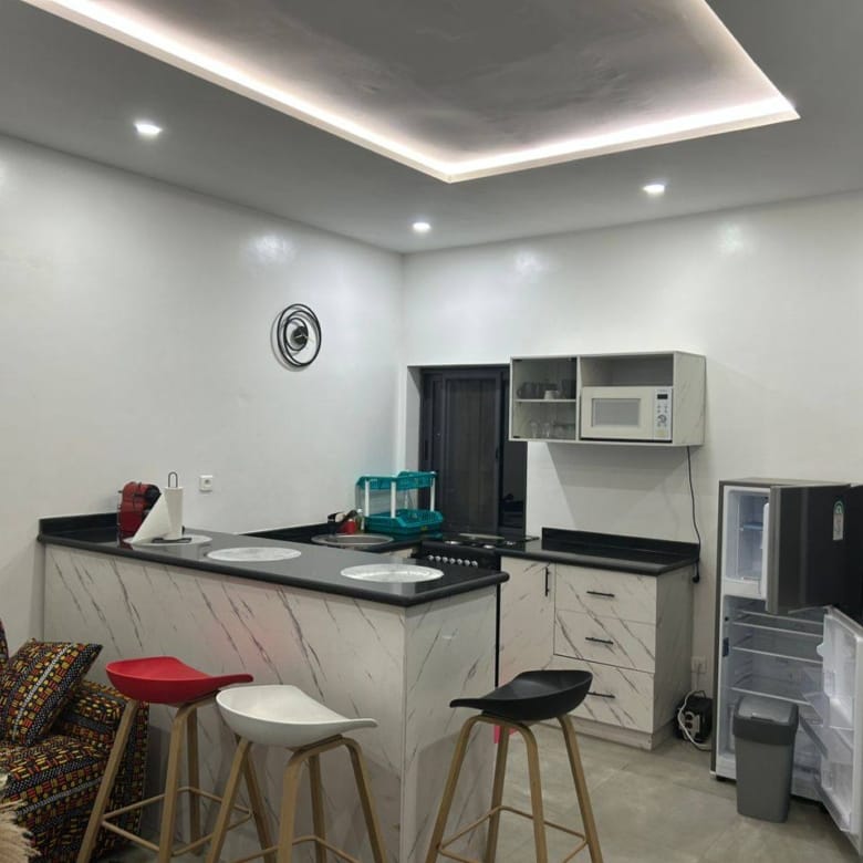 Studio Meublé à Louer Fidjrossè – Proche Plage Cotonou 3