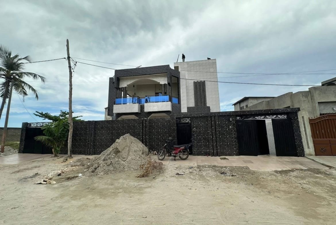 Villa R+1 à louer à Akpakpa PK10 près de la plage