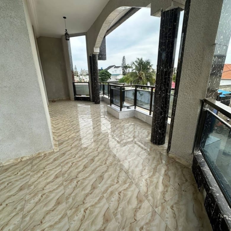 Villa R+1 à louer à Akpakpa PK10 près de la plage 5