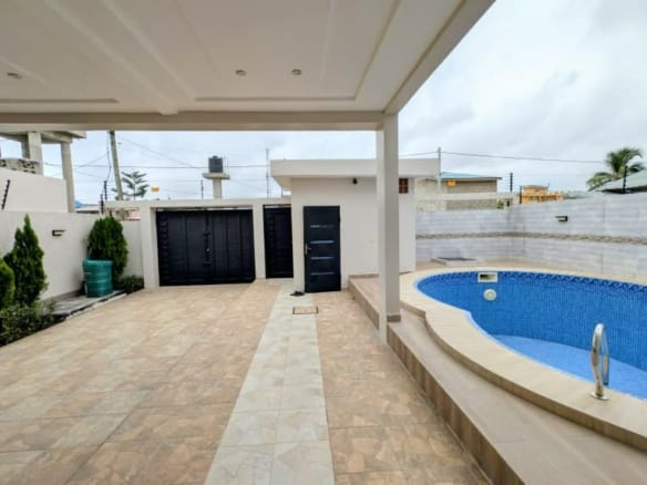 Villa avec piscine à vendre à Cococodji Akadjamey 2