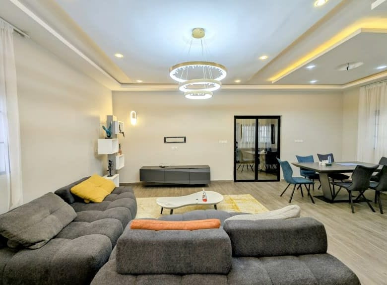 Villa avec piscine à vendre à Cococodji Akadjamey 3