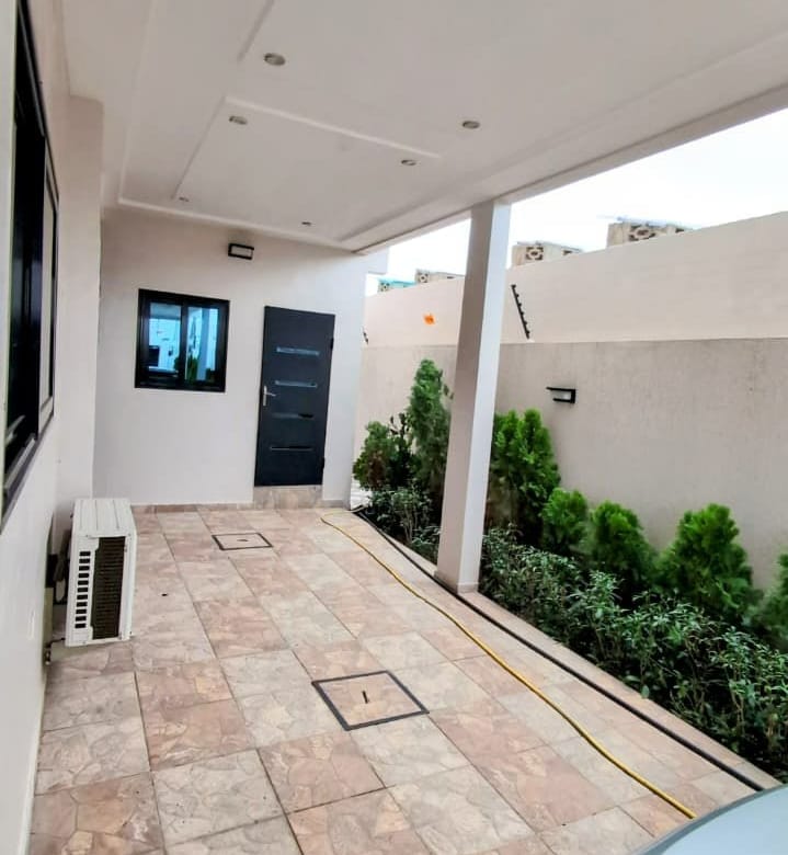 Villa avec piscine à vendre à Cococodji Akadjamey 6
