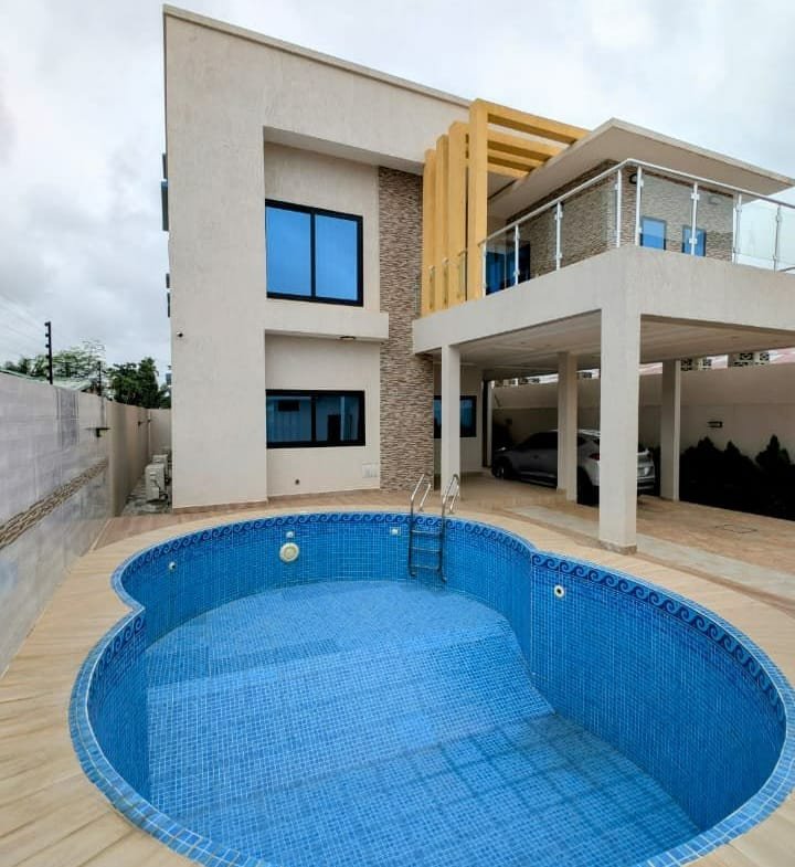 Villa avec piscine à vendre à Cococodji Akadjamey