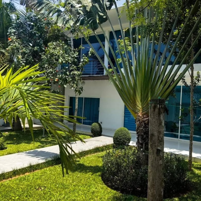 Villa de prestige avec jardin à Fidjrossè 2
