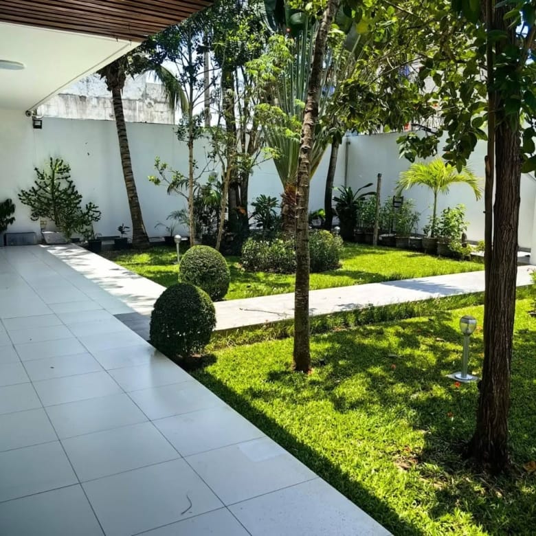 Villa de prestige avec jardin à Fidjrossè 5